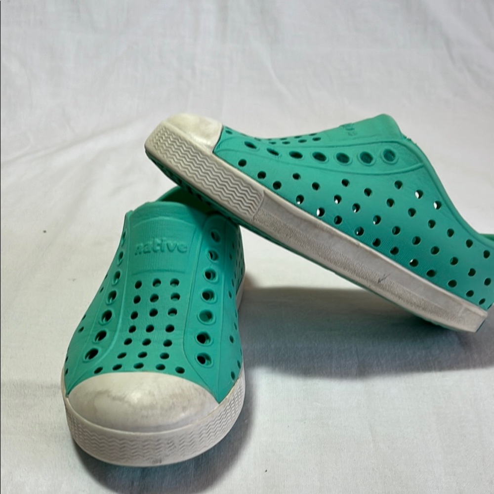 Size 8, Native Jefferson water shoes